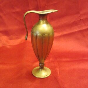 RETRO 70'S BRASS PITCHER, URN STYLE W/RIBBED SIDES